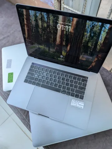 MacBook pro 2019 Intel core i9 512SSD 16GB RAM