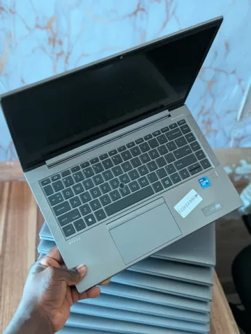 HP ZBOOK FIREFLY G8 INTEL CORE I7  512 SSD -16GB RAM  TOUCHSCREEN