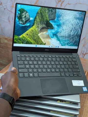 Dell XPS 13 9350 Intel Core i5  256 SSD DRIVE  8GB RAM