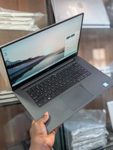 Dell Precision 5520 Mobile Workstation – Intel Core i7 | 16GB RAM | 512GB SSD | 4GB NVIDIA Quadro Graphics